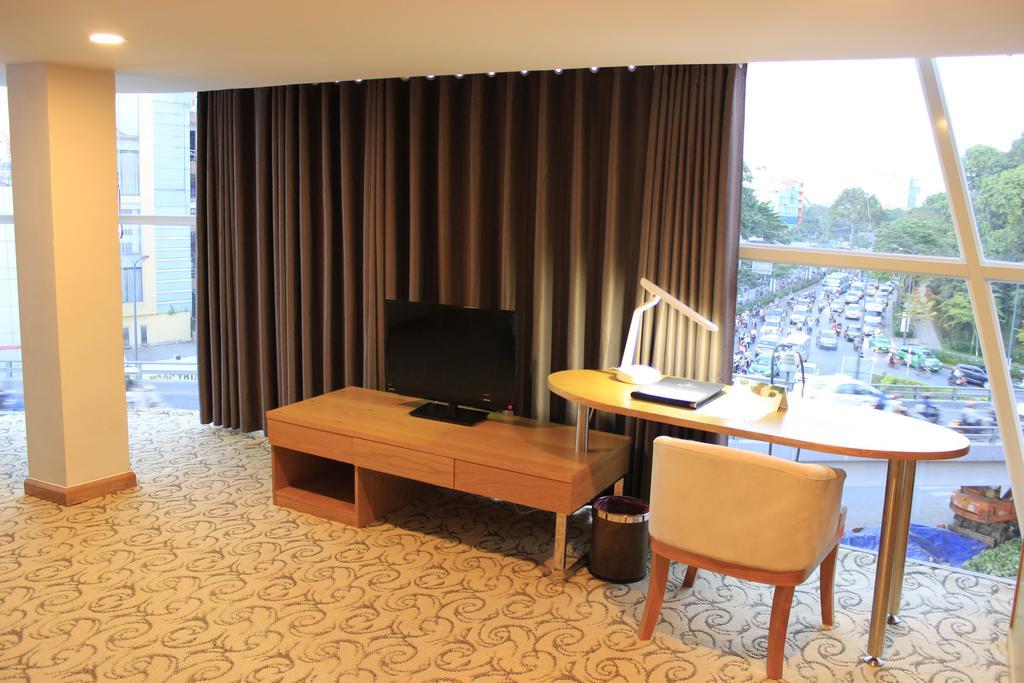 Ttc Hotel Deluxe Airport Ho Či Minovo Město Exteriér fotografie